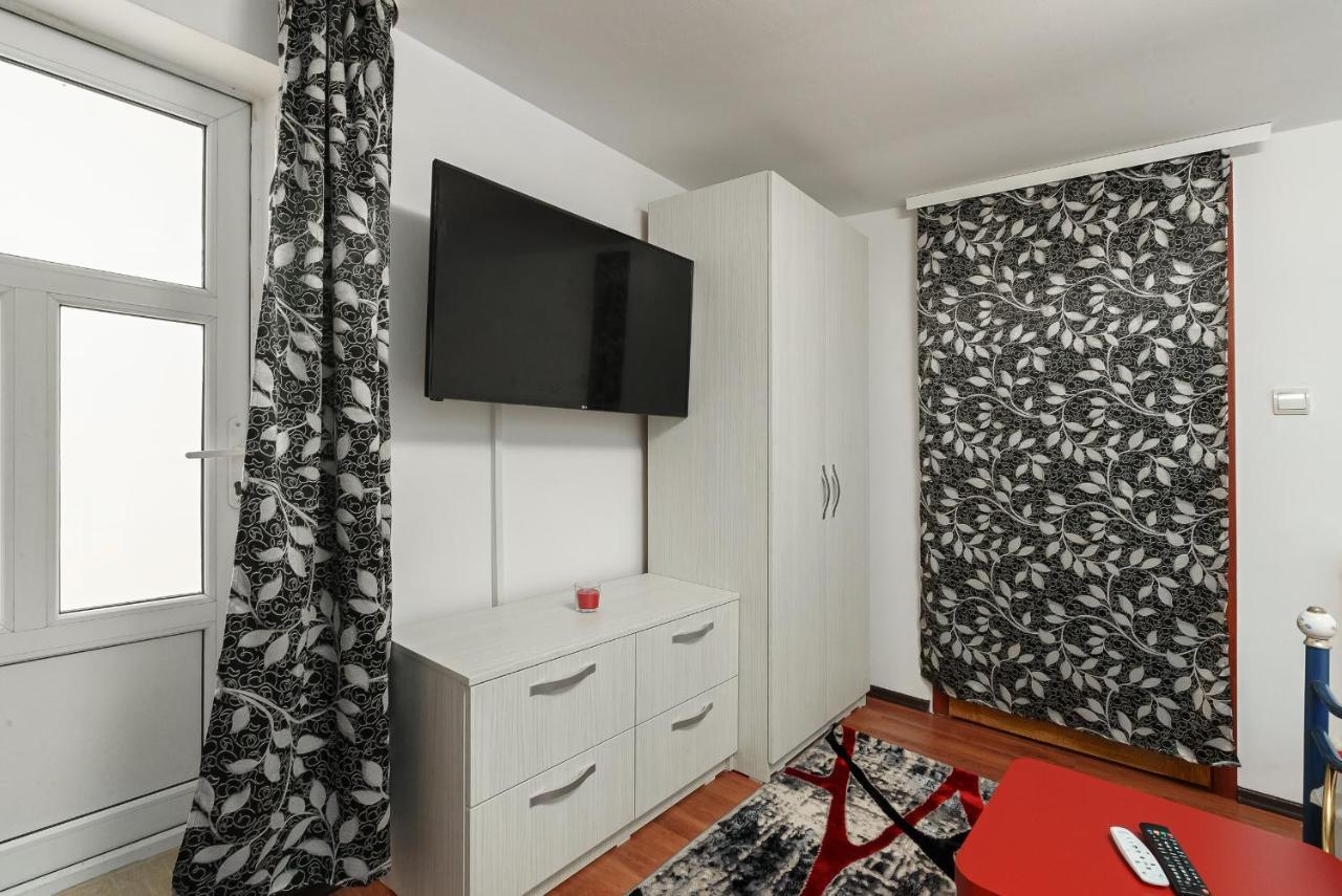 Stone Gate Apartment #3 Bucureşti Exterior foto